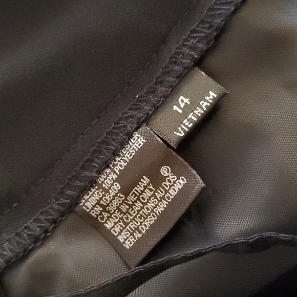 Tahari sz 14 navy suit - Picture 3 of 6